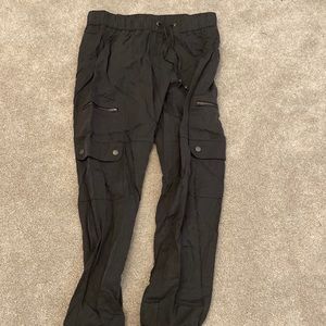 joggers with zipper pockets, size S